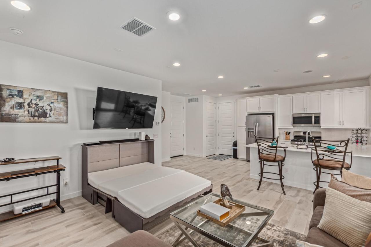 At Your Service - Modern Amenities, Urban Location, Sophisticated Style Phoenix Eksteriør billede